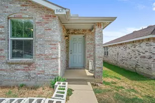 8421 Cotton Valley Ln, Arlington, TX 76002 - Photo 4