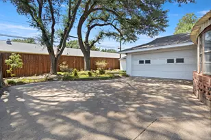 10636 Chesterton Dr, Dallas, TX 75238 - Photo 28