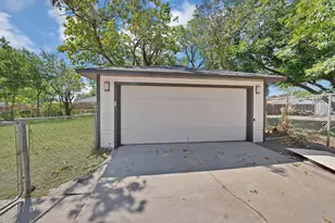 112 Laurel St, Lancaster, TX 75134 - Photo 34