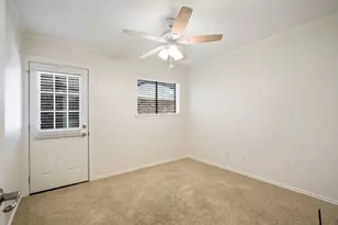 10115 Laingtree Dr, Dallas, TX 75243 - Photo 22