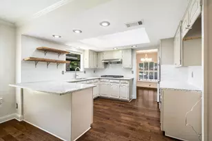 10115 Laingtree Dr, Dallas, TX 75243 - Photo 10