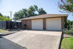 1021 Ave B, Fredericksburg, TX 78624 - Photo 4