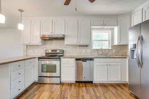 128 Tarrant Ave, Burleson, TX 76028 - Photo 22