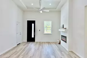 5555 Mercedes Cir, Granbury, TX 76048 - Photo 4