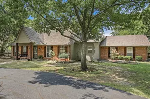 1806 Carriage Estates Rd, Sherman, TX 75092 - Photo 2