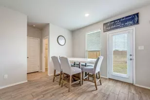 926 Hurstwood Dr, Van Alstyne, TX 75495 - Photo 4