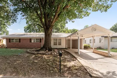1716 Harris Street, Gainesville, TX 76240 - Photo 6