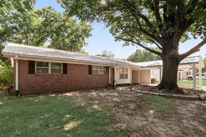 1716 Harris Street, Gainesville, TX 76240 - Photo 2