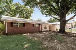 1716 Harris St, Gainesville, TX 76240 - Photo 2
