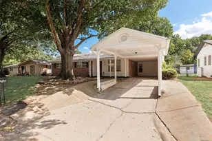 1716 Harris St, Gainesville, TX 76240 - Photo 1