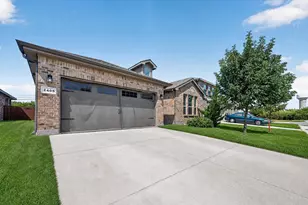 2405 Pambrooke LN, Glenn Heights, TX 75154 - Photo 2