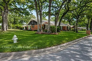 832 Wheelwood Dr, Hurst, TX 76053 - Photo 2