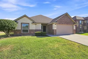 1720 Lakeway Dr, Cleburne, TX 76033 - Photo 1