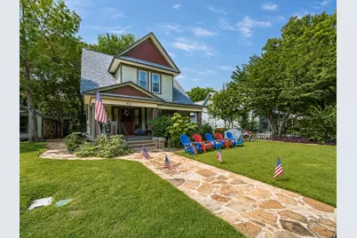 322 W Bridge Street, Granbury, TX 76048 - Photo 2