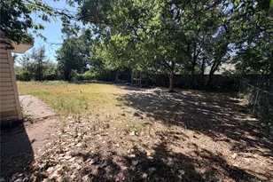 313 Lawndale St, Robinson, TX 76706 - Photo 16