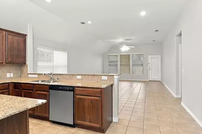 2927 Albares, Grand Prairie, TX 75054 - Photo 14