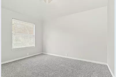 2927 Albares, Grand Prairie, TX 75054 - Photo 8