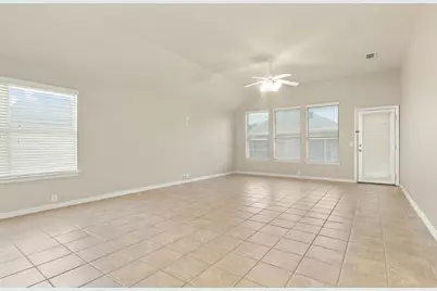 2927 Albares, Grand Prairie, TX 75054 - Photo 4