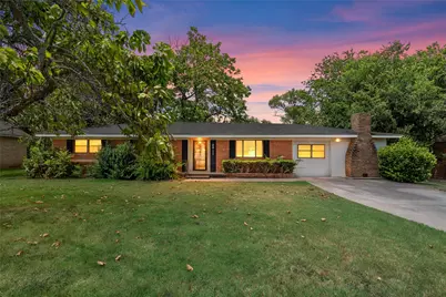 8817 Oakdale Drive, Woodway, TX 76712 - Photo 1