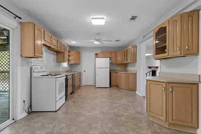 8817 Oakdale Drive, Woodway, TX 76712 - Photo 14
