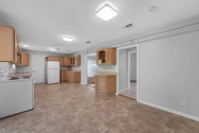 8817 Oakdale Drive, Woodway, TX 76712 - Photo 12