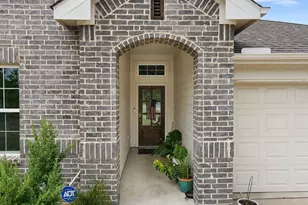 722 Haynie Dr, Runaway Bay, TX 76426 - Photo 2