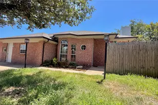 405 Odell St, Cleburne, TX 76033 - Photo 2