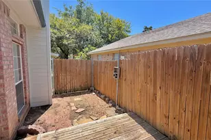 405 Odell St, Cleburne, TX 76033 - Photo 4