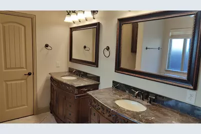 113 Chelsea Court, Lewisville, TX 75067 - Photo 14