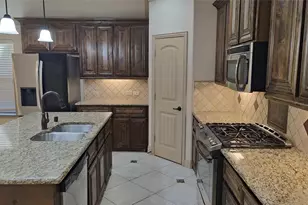 113 Chelsea Ct, Lewisville, TX 75067 - Photo 8