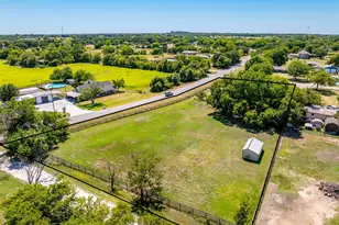 800 Oak Ln Dr, Joshua, TX 76058 - Photo 2
