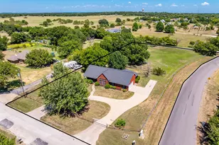 800 Oak Ln Dr, Joshua, TX 76058 - Photo 1