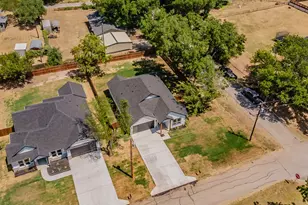 303 Hobbs Ave, Boyd, TX 76023 - Photo 32