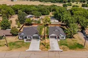 305 Hobbs Ave, Boyd, TX 76023 - Photo 38