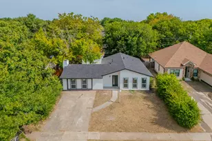 821 Lexington Dr, Lancaster, TX 75134 - Photo 2
