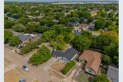 821 Lexington Drive, Lancaster, TX 75134 - Photo 14