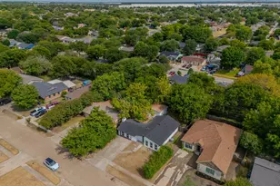 821 Lexington Dr, Lancaster, TX 75134 - Photo 14