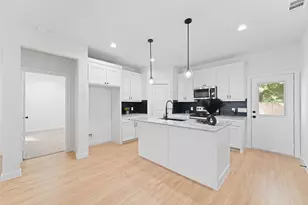 2723 Lagow St, Dallas, TX 75210 - Photo 4