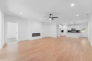 2723 Lagow St, Dallas, TX 75210 - Photo 8