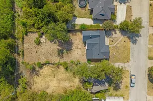 2708 Burchill Rd S, Fort Worth, TX 76105 - Photo 4