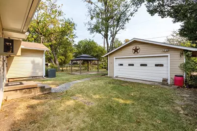 210 E Daugherty Drive, Garland, TX 75041 - Photo 20