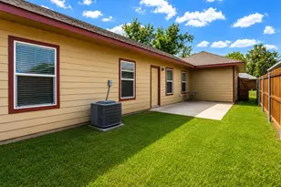719 E 6th St, Bonham, TX 75418 - Photo 18