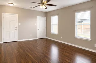 719 E 6th St, Bonham, TX 75418 - Photo 4