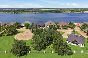 4201 Bluff View Dr, Granbury, TX 76048 - Photo 2