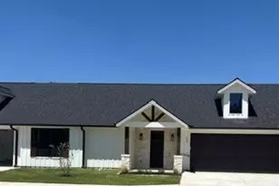 202 E Ewell St, Granbury, TX 76048 - Photo 1