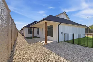 206 E Ewell St, Granbury, TX 76048 - Photo 26
