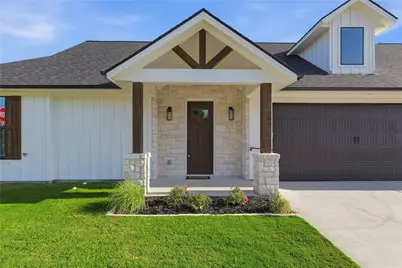 206 E Ewell Street, Granbury, TX 76048 - Photo 2