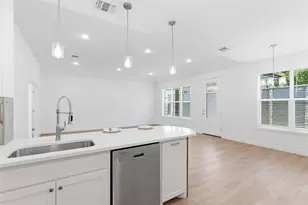 206 E Ewell St, Granbury, TX 76048 - Photo 12