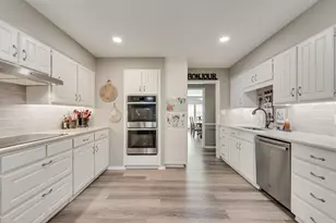 3713 Ridgewood Dr, Grand Prairie, TX 75052 - Photo 10