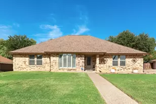 3713 Ridgewood Dr, Grand Prairie, TX 75052 - Photo 1